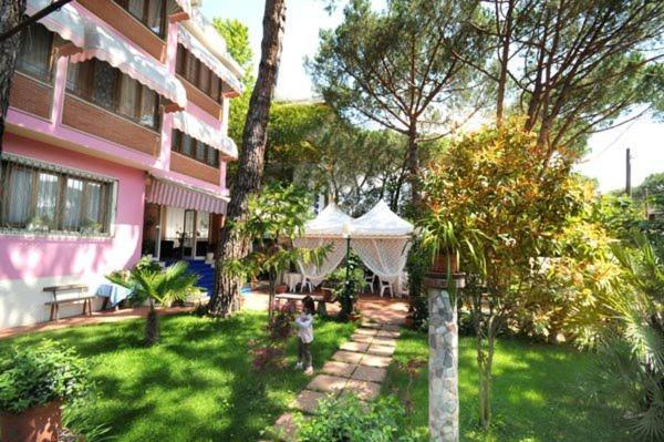 Hotel Manuela Cinquale Extérieur photo